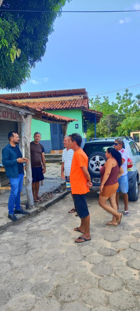 Manoel Castro visita povoado Barro Duro